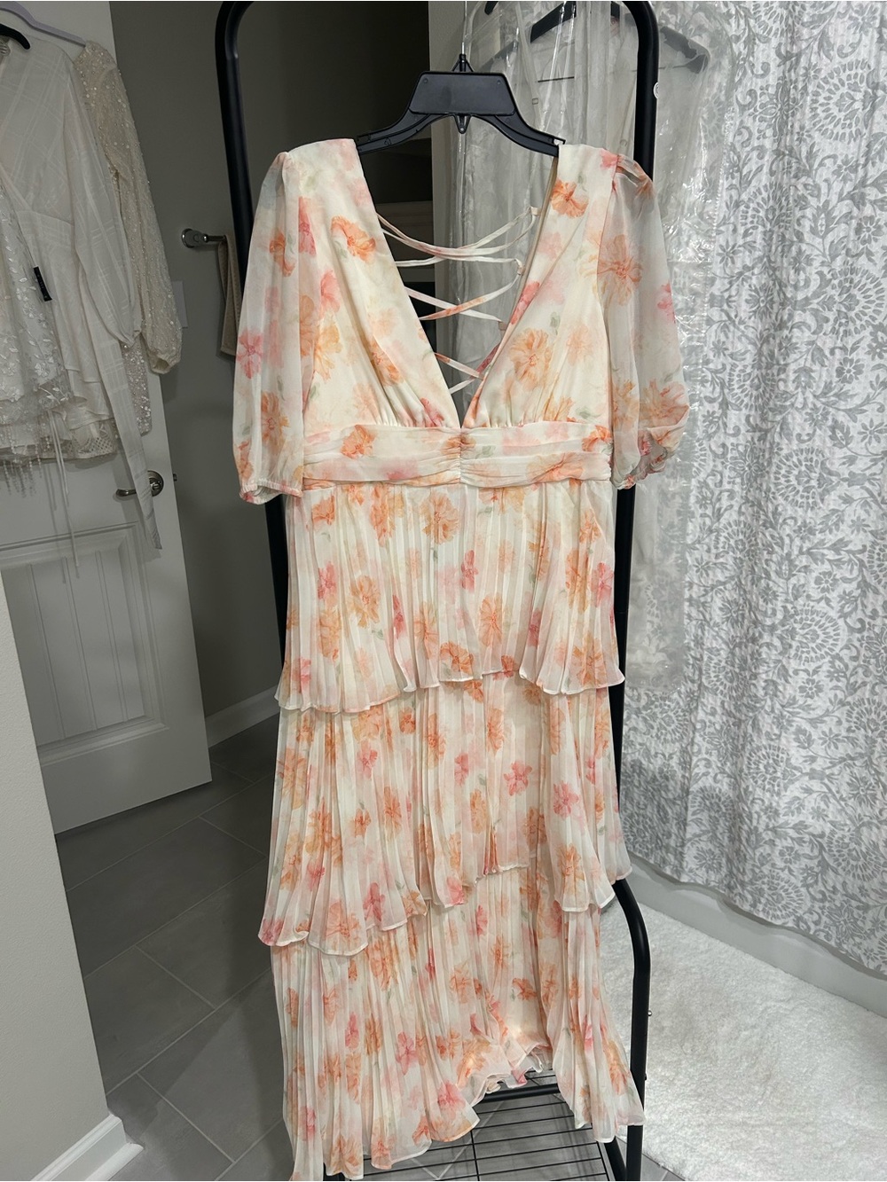 Lulu's Peach & Cream Floral Tiered Maxi Dress